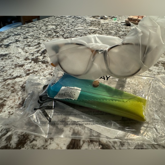 Quay Blueprint +.50 Blue Blocking Glasses - Picture 11 of 13